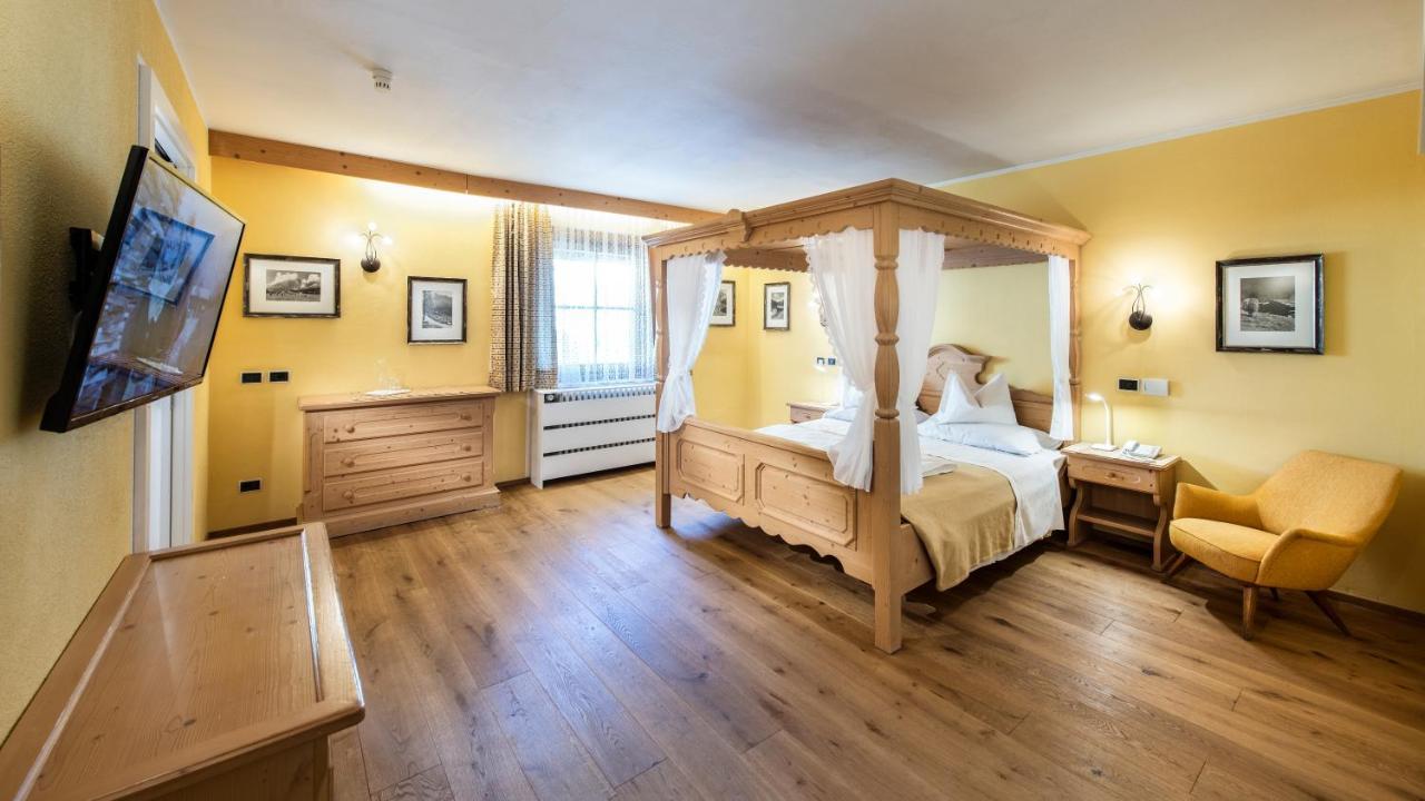 Hotel Cavallino Bianco - Weisses Roessl Сан-Кандидо Экстерьер фото
