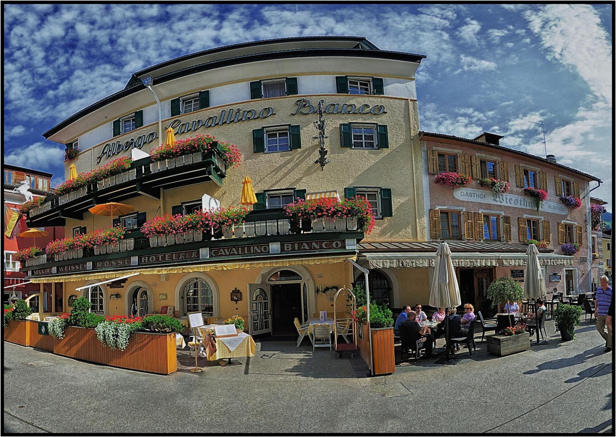 Hotel Cavallino Bianco - Weisses Roessl Сан-Кандидо Экстерьер фото
